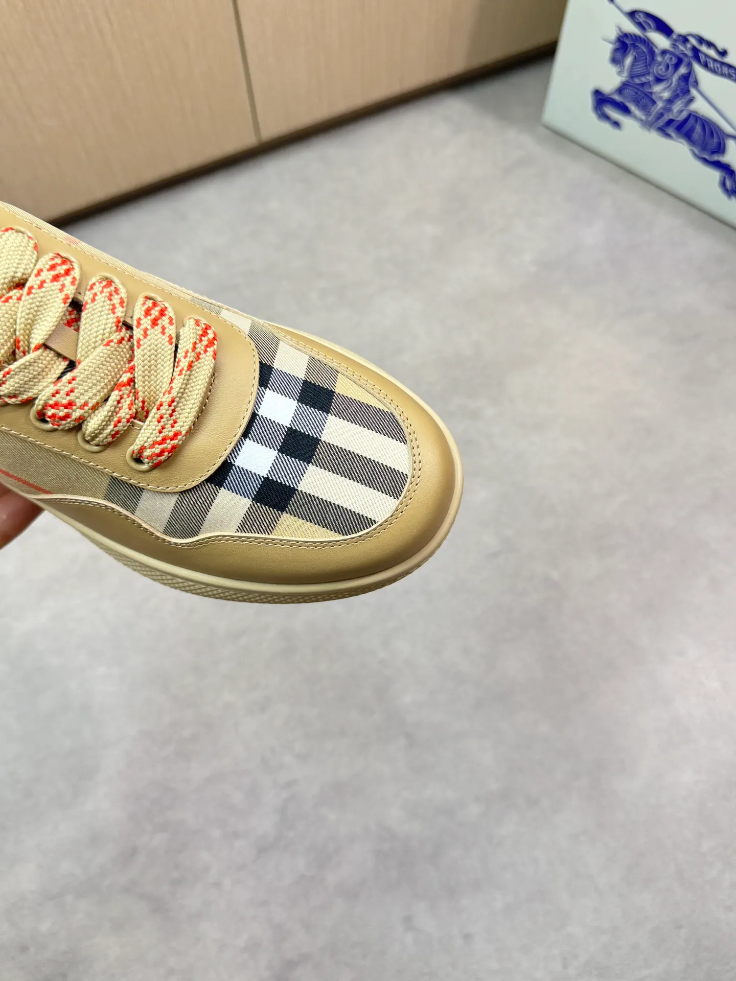 P400 [BURBERRY] Burberry casual sports sneakers - Upper: imported 🔝 Napa calfskin, brand totem cloth, tongue brand cloth label - Lining: brand canvas, foot pad; water-dyed cowhide - Outsole: ultra-light TPR rubber; two-color molded outsole - Super high quality control, fine workmanship: highlighted (high-end, luxury, grade) -Size : 38-44 (Male 45, can be customized)·BBR0372